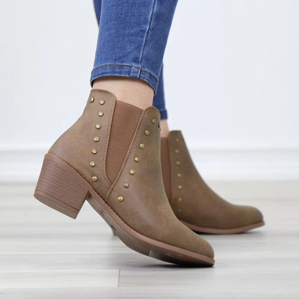 Chelsea Pointed Toe Low Heel Ankle Boots Metal Studs Tan Synthetic Leather - Picture 4 of 12